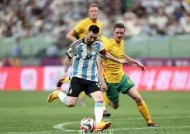 九州体育入口-亚洲踢球者在国际比赛中耀眼发光(这不是亚洲足球的荣耀,而是亚洲足球的耻辱)