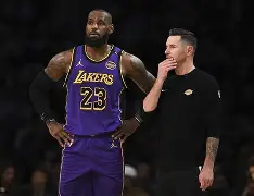 骑士队惨遭横扫,季后赛希望渺茫 骑士队惨遭横扫,季后赛希望渺茫