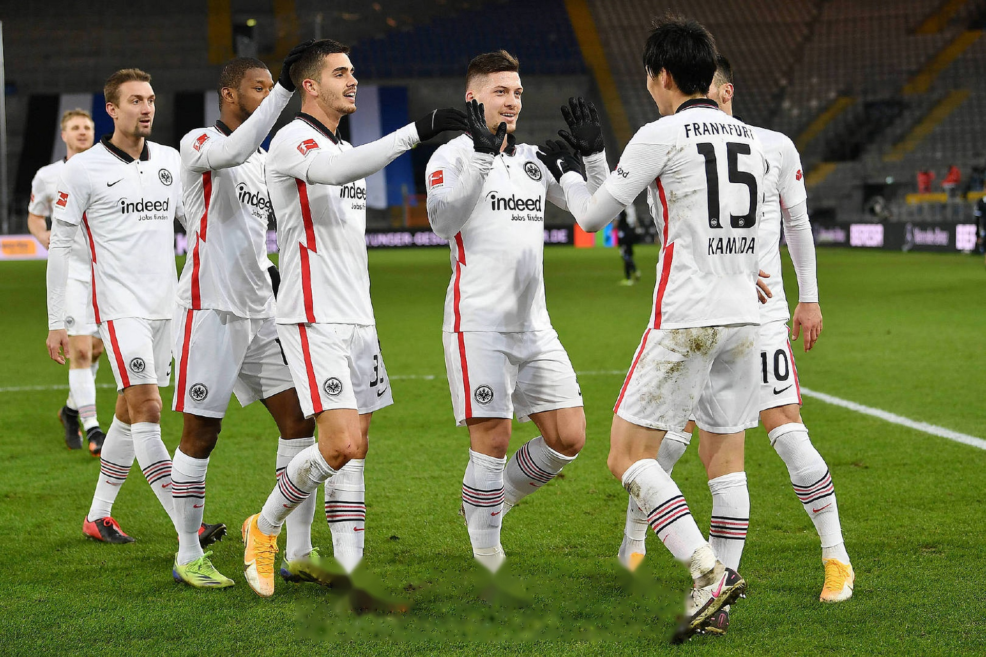 法兰克福豪取客场三分，稳步向前的简单介绍