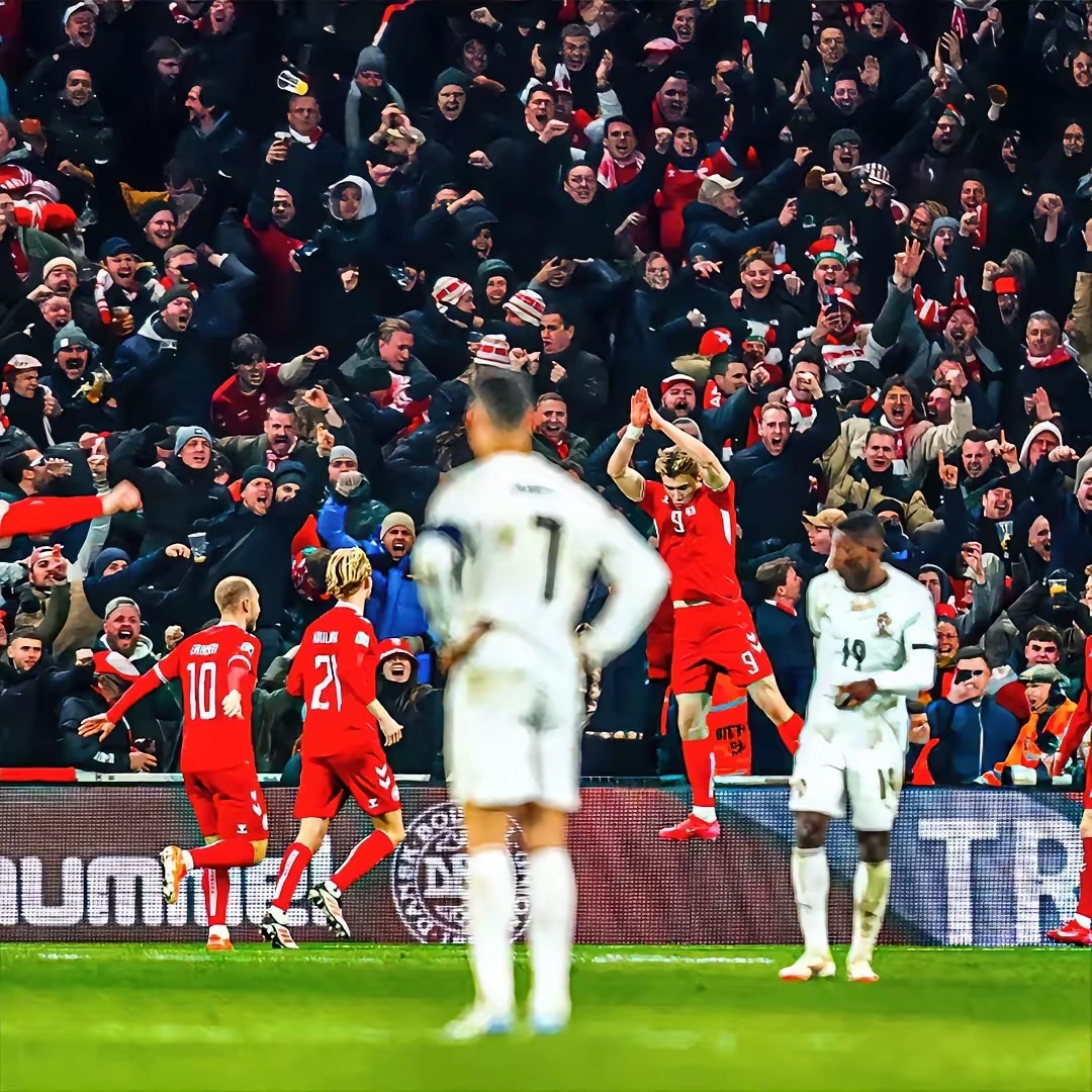 包含球场上的激情澎湃，球迷情绪高涨的词条